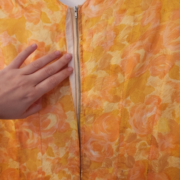 🌟60's Yellow Dress🌟 - Picture 6 of 6